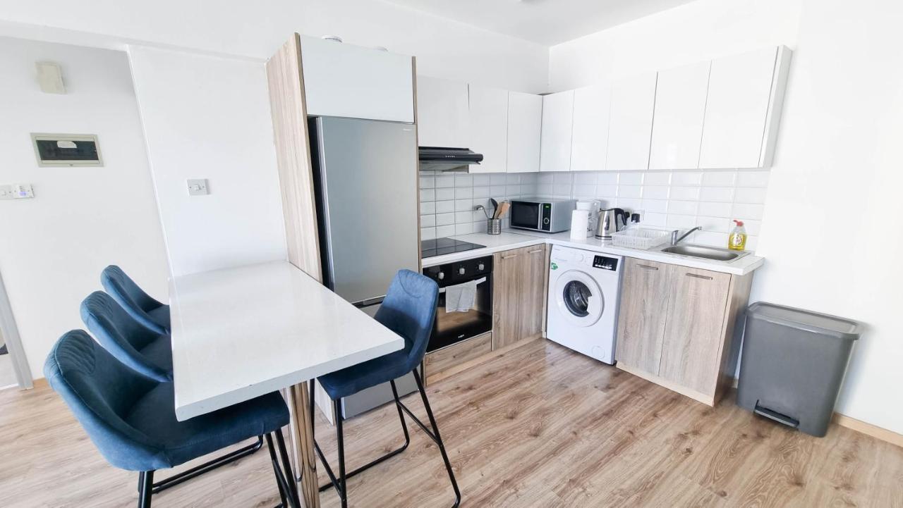 Modern Retreat: 2Br Stylish Apt With Comfy Rooms! Smart Tv With 200Mbps Internet Larnaka Exterior foto
